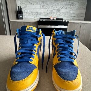 Jordan 1s Laney (suede)